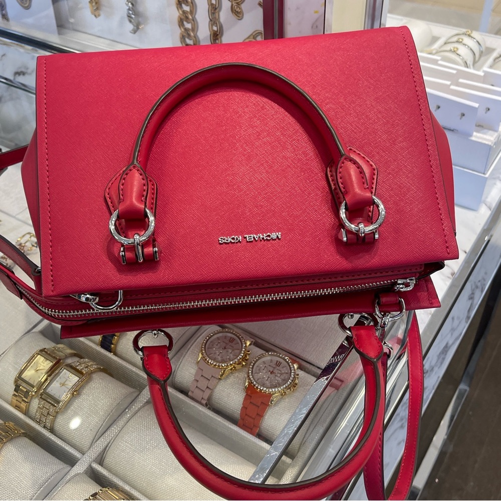 MICHAEL KORS Marilyn Medium Signature Logo Tote Bag
Dark Raspberry
NWT - Picture 8 of 16